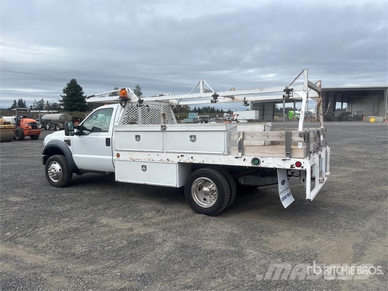 Ford F-450 Tovornjaki s kesonom/platojem
