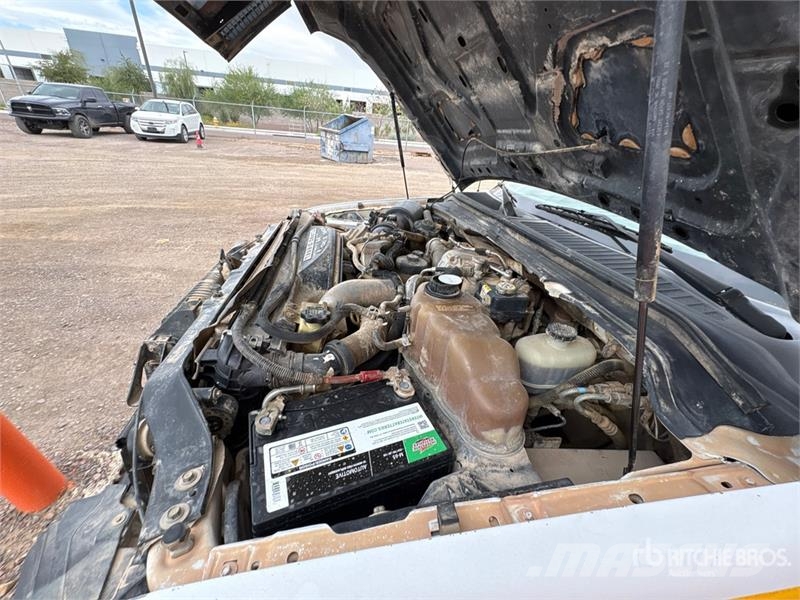 Ford F-450 Platós / Ponyvás teherautók