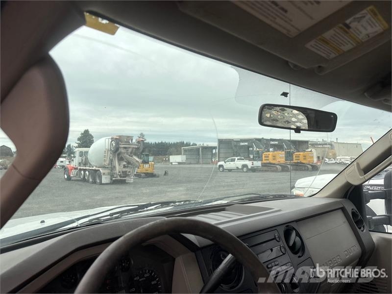 Ford F-450 Tovornjaki s kesonom/platojem