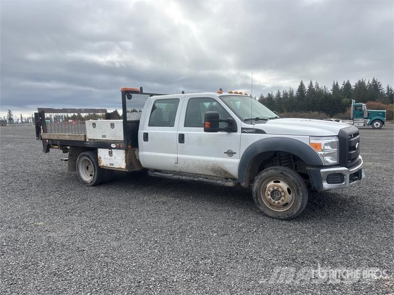 Ford F-450 平板栏板货车