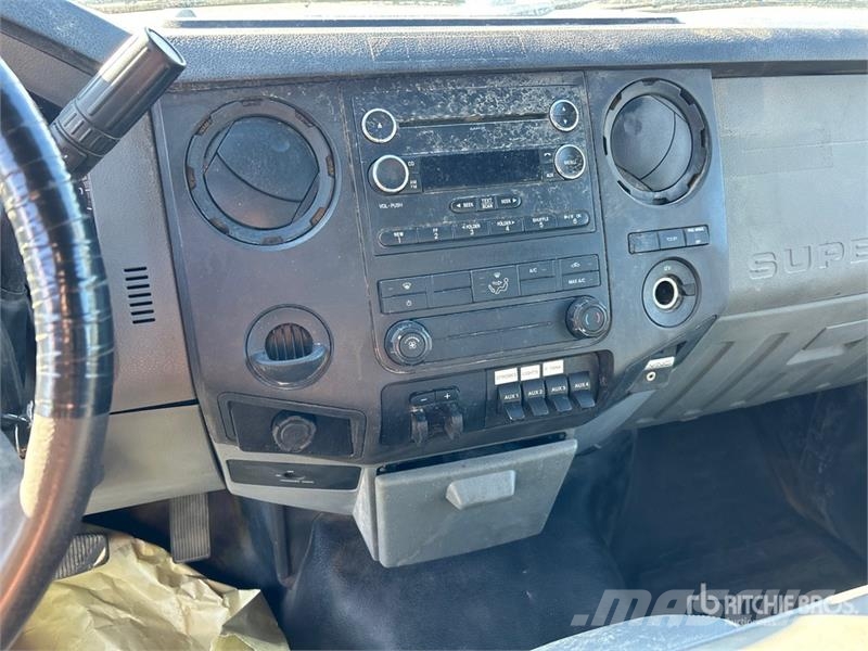 Ford F-450 Tovornjaki s kesonom/platojem