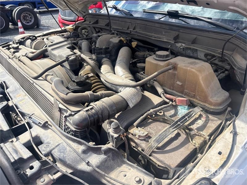 Ford F-450 شاحنات مسطحة/مفصلية الجوانب