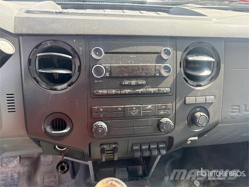 Ford F-450 شاحنات مسطحة/مفصلية الجوانب