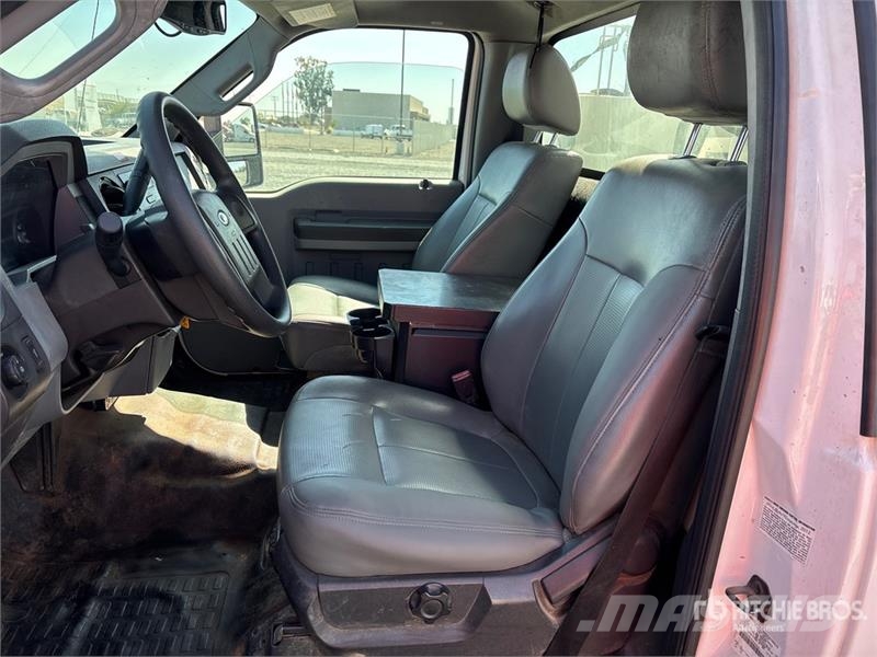 Ford F-450 المنصات الهوائية المثبتة على شاحنة