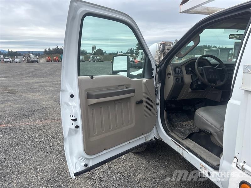 Ford F-450 Tovornjaki s kesonom/platojem