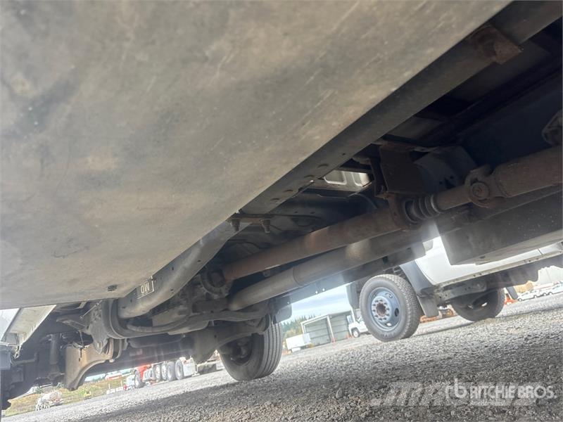 Ford F-450 Tovornjaki s kesonom/platojem