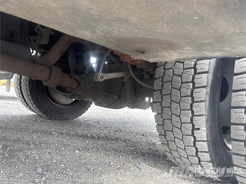 Ford F-450 Tovornjaki s kesonom/platojem