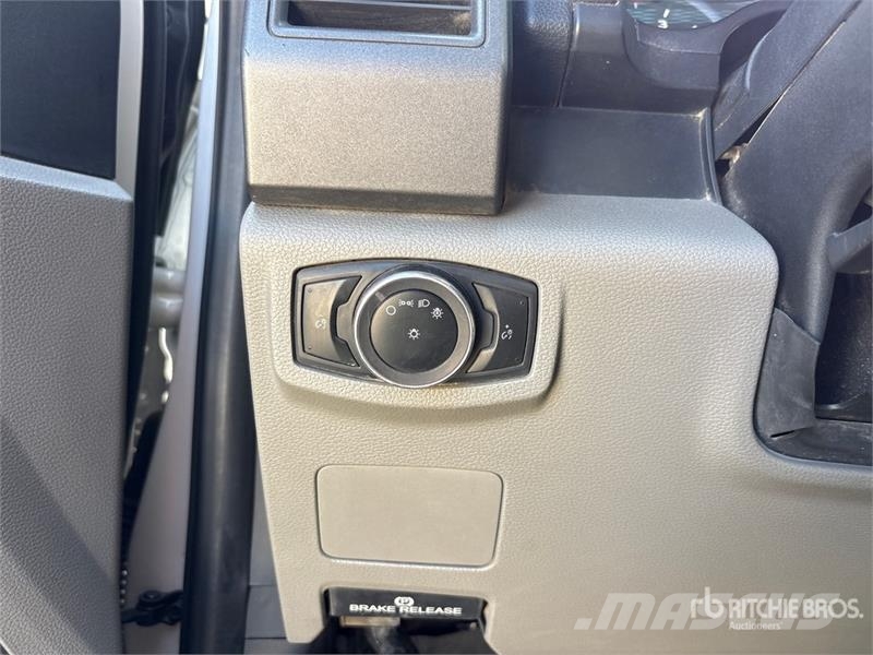 Ford F-450 플랫베드/드롭사이드 트럭