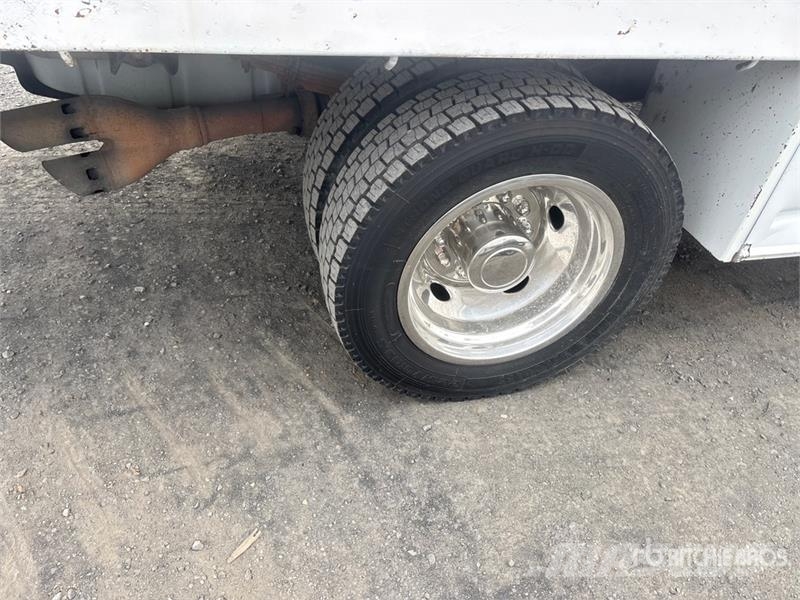 Ford F-450 Tovornjaki s kesonom/platojem