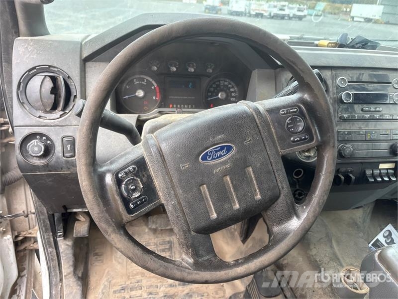 Ford F-450 平板栏板货车