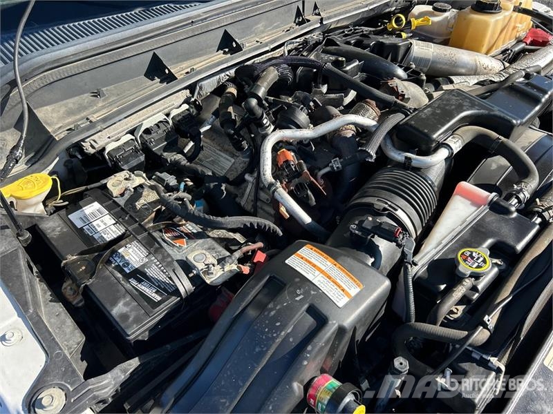 Ford F-450 Tovornjaki s kesonom/platojem