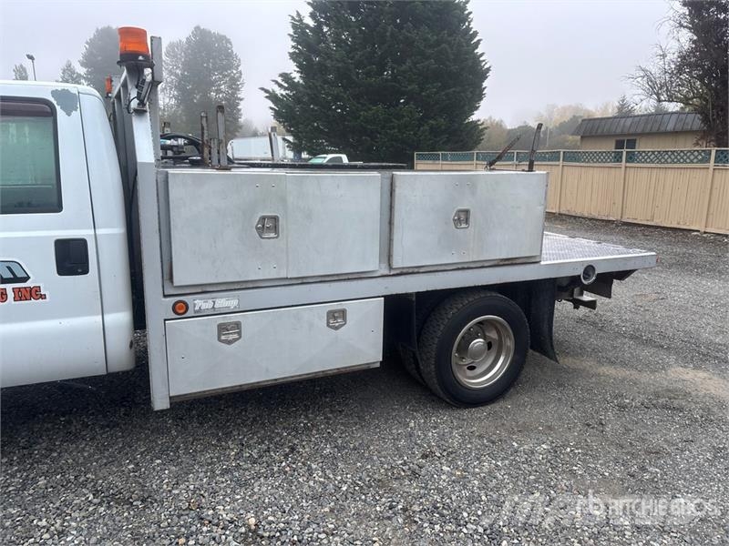 Ford F-450 Tovornjaki s kesonom/platojem