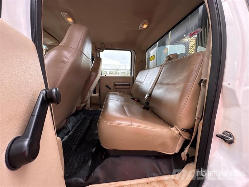 Ford F-450 Platós / Ponyvás teherautók