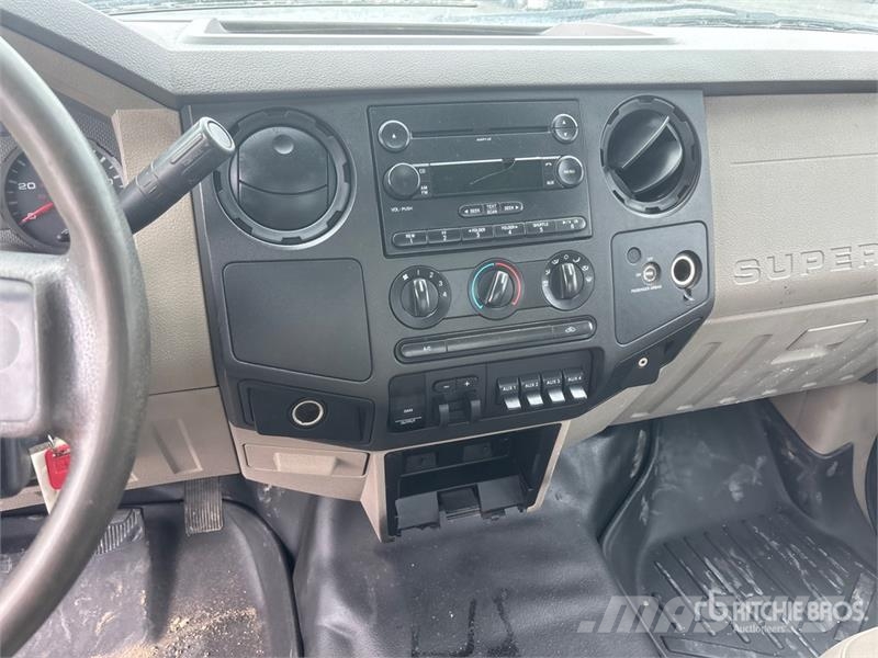 Ford F-450 Tovornjaki s kesonom/platojem