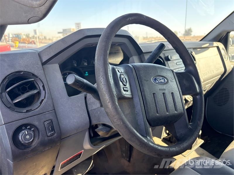 Ford F-450 Pašizgāzējs