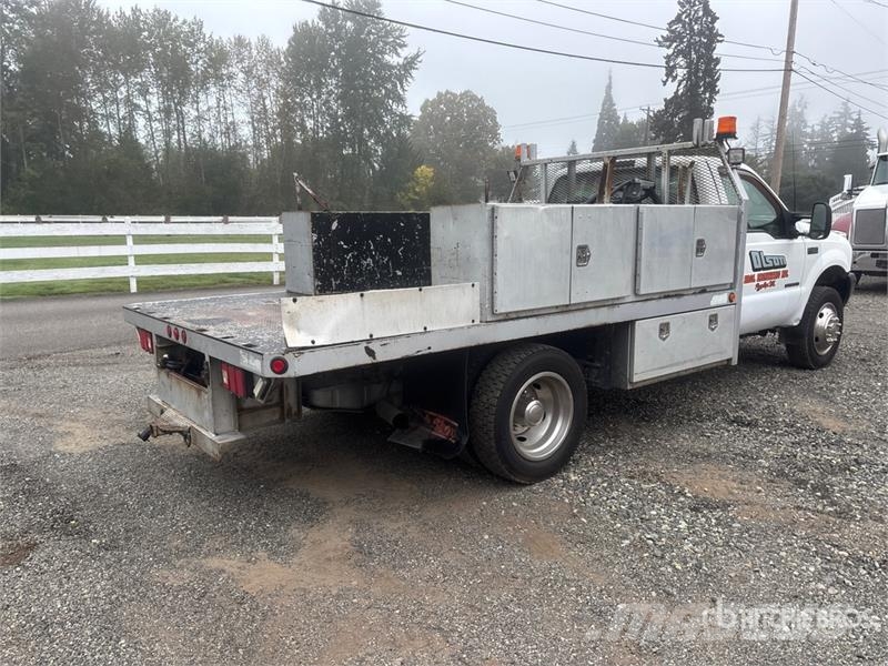 Ford F-450 Tovornjaki s kesonom/platojem