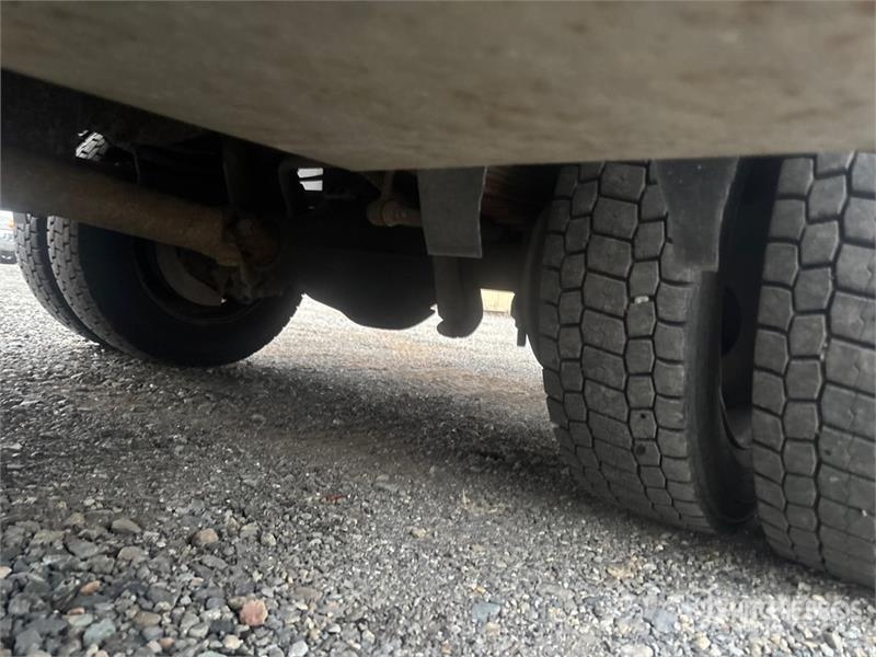 Ford F-450 Tovornjaki s kesonom/platojem