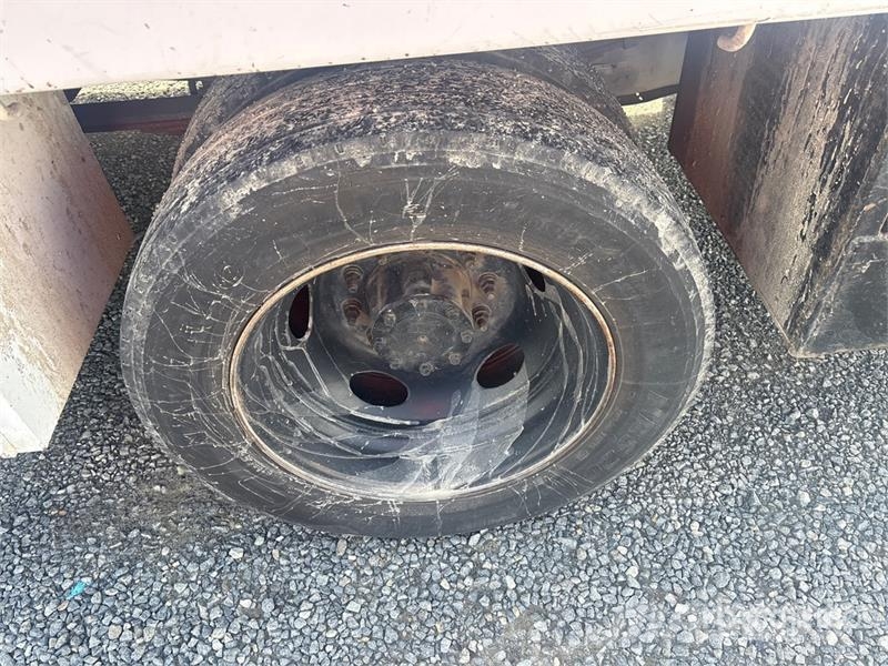 Ford F-450 شاحنات مسطحة/مفصلية الجوانب