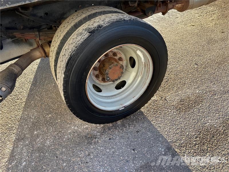 Ford F-450 Platformas/izkraušana no sāniem