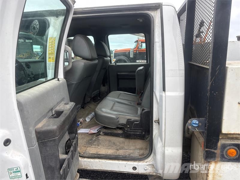 Ford F-450 平板栏板货车