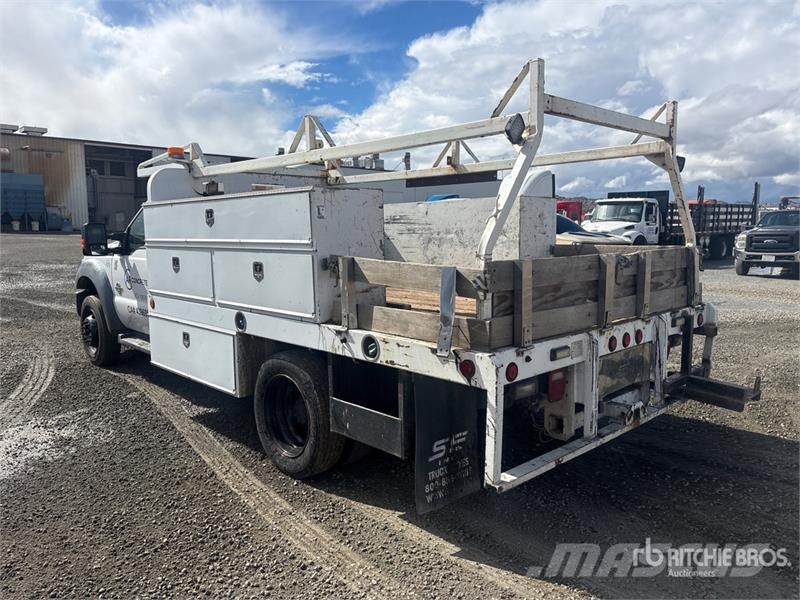 Ford F-450 شاحنات مسطحة/مفصلية الجوانب