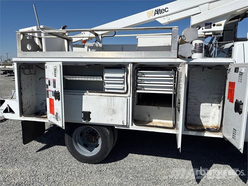 Ford F-450 المنصات الهوائية المثبتة على شاحنة
