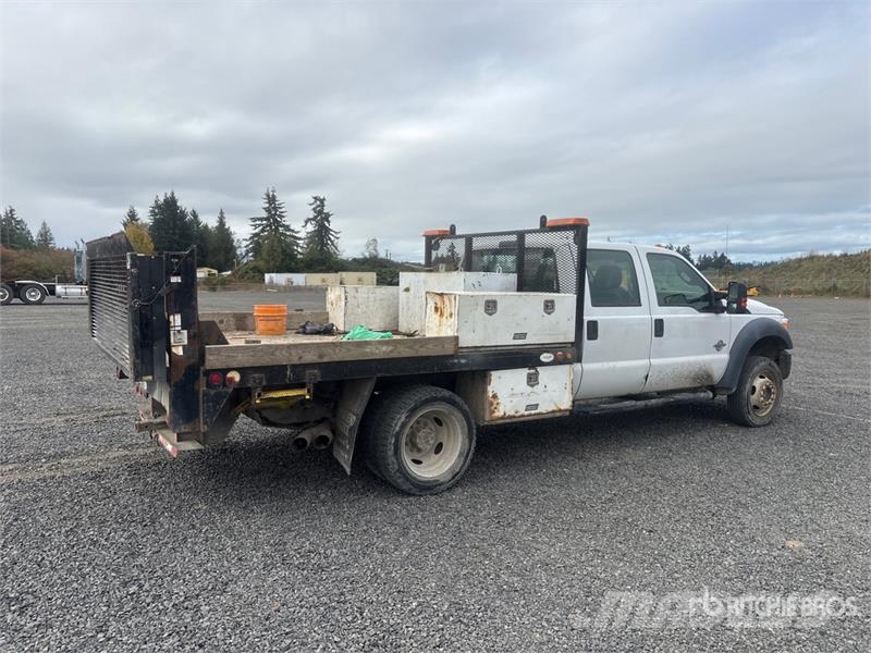 Ford F-450 平板栏板货车
