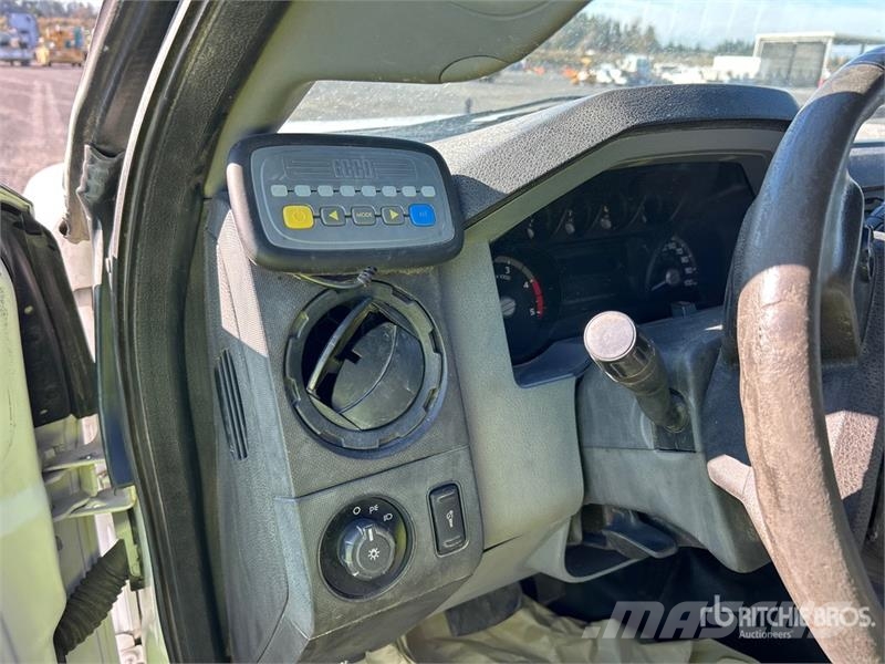 Ford F-450 Tovornjaki s kesonom/platojem