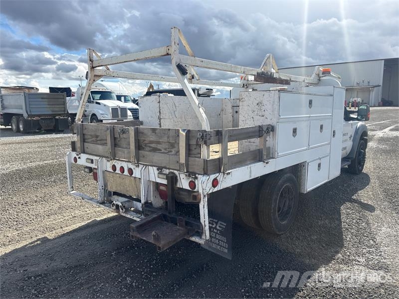 Ford F-450 شاحنات مسطحة/مفصلية الجوانب