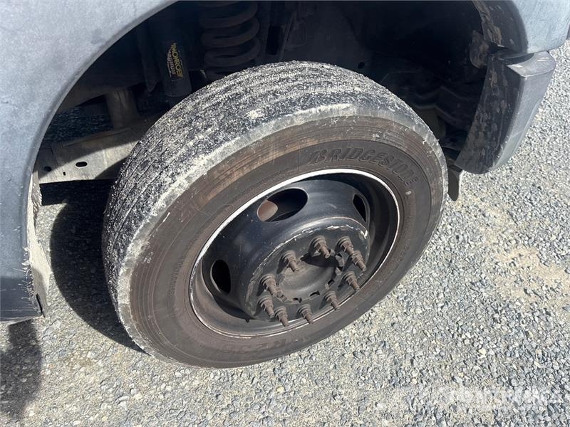 Ford F-450 شاحنات مسطحة/مفصلية الجوانب