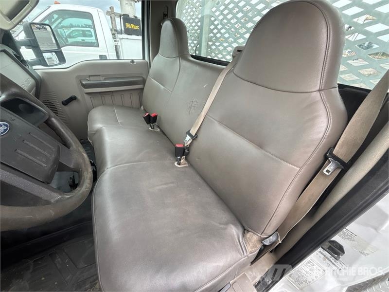 Ford F-450 Tovornjaki s kesonom/platojem