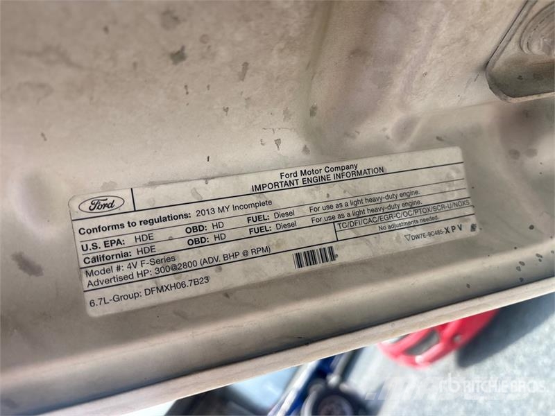Ford F-450 شاحنات مسطحة/مفصلية الجوانب