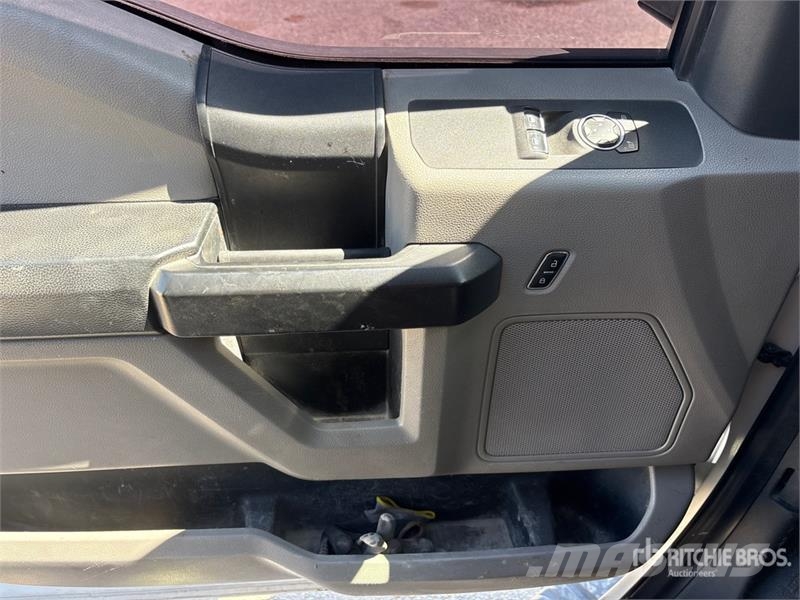 Ford F-450 플랫베드/드롭사이드 트럭