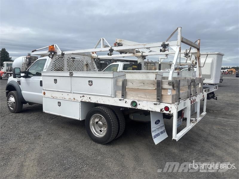 Ford F-450 Tovornjaki s kesonom/platojem