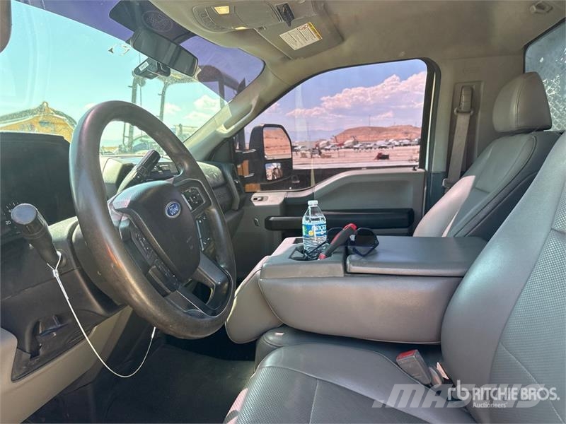 Ford F-450 플랫베드/드롭사이드 트럭