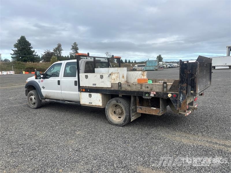 Ford F-450 平板栏板货车