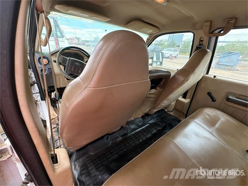 Ford F-450 Platós / Ponyvás teherautók