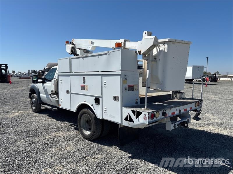Ford F-450 المنصات الهوائية المثبتة على شاحنة