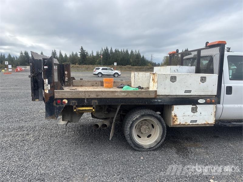 Ford F-450 平板栏板货车