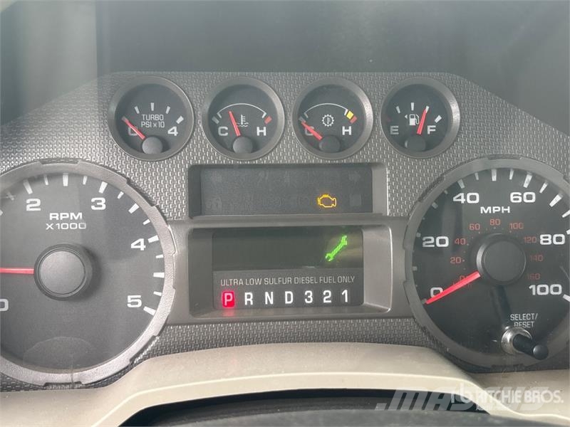 Ford F-450 Tovornjaki s kesonom/platojem