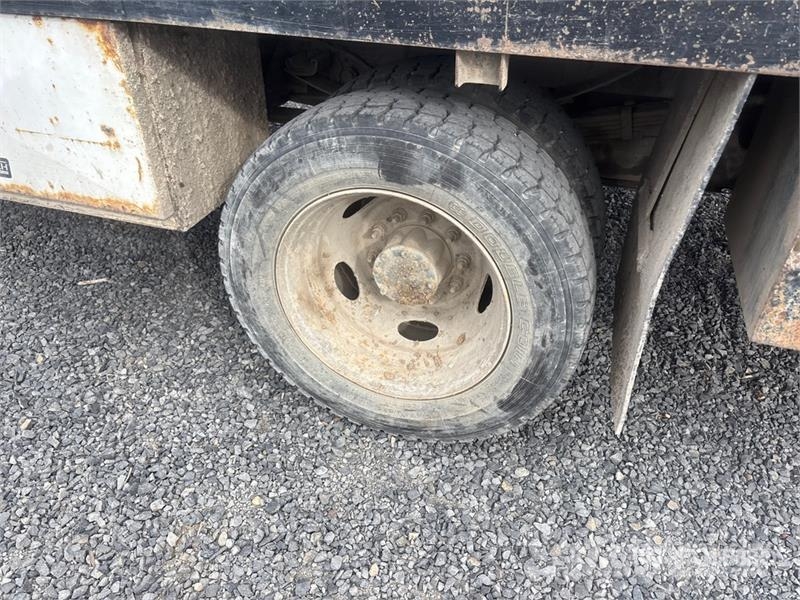 Ford F-450 平板栏板货车