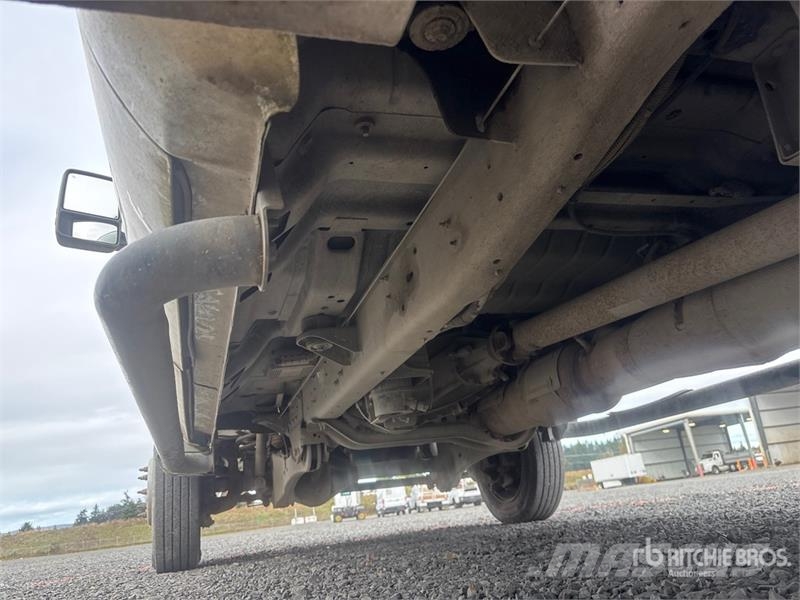 Ford F-450 平板栏板货车