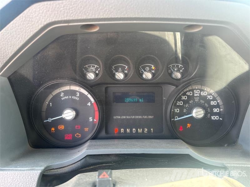 Ford F-450 شاحنات مسطحة/مفصلية الجوانب