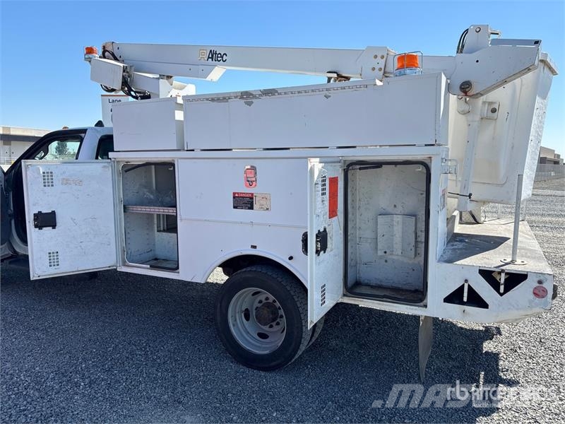 Ford F-450 المنصات الهوائية المثبتة على شاحنة