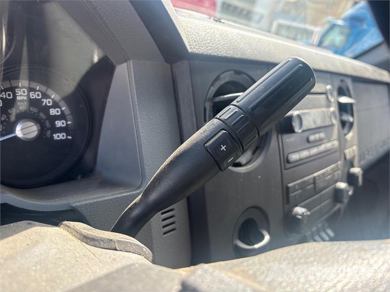 Ford F-450 شاحنات مسطحة/مفصلية الجوانب