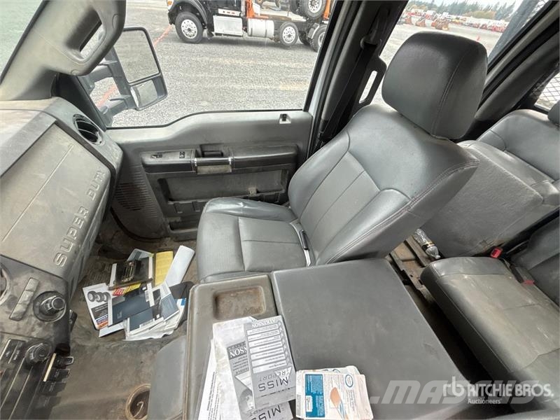 Ford F-450 平板栏板货车
