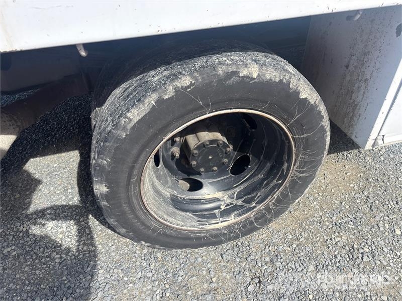 Ford F-450 شاحنات مسطحة/مفصلية الجوانب