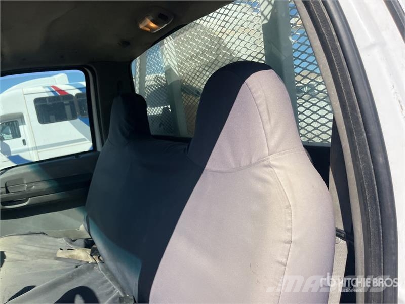Ford F-450 4x2 Flatbed Truck Flatbed / Dropside trucks