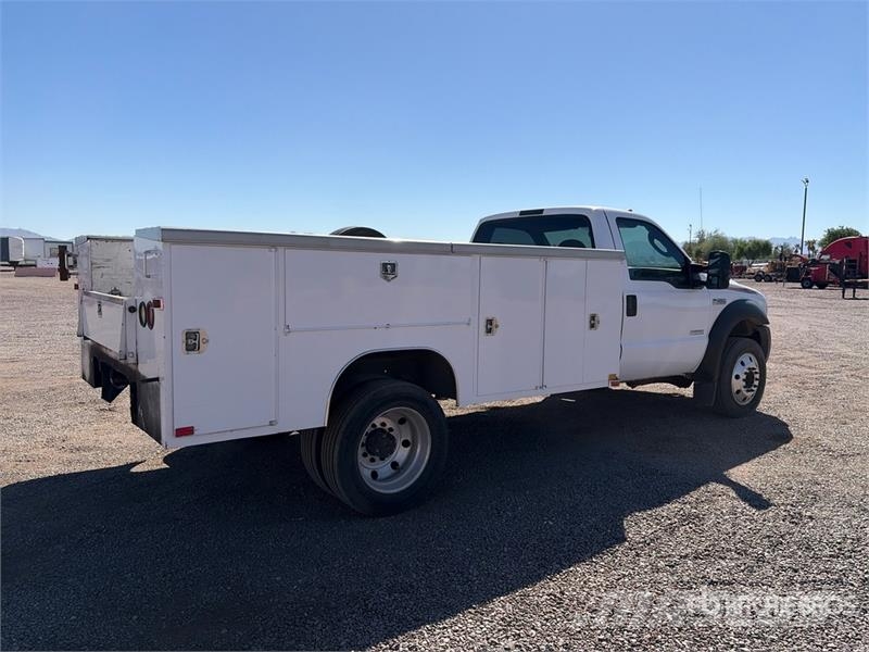 Ford F-450 4x2 Utility Truck Vieglais kravas automobilis/izkraušana no sāniem