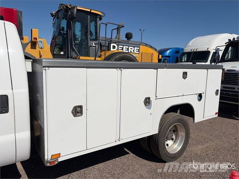 Ford F-450 4x2 Utility Truck Vieglais kravas automobilis/izkraušana no sāniem